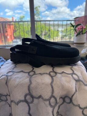 Sorel Black Suede Slingback Clog Sneakers